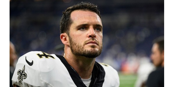 Derek Carr funderar på något viktigt Derek Carr funderar på något viktigt